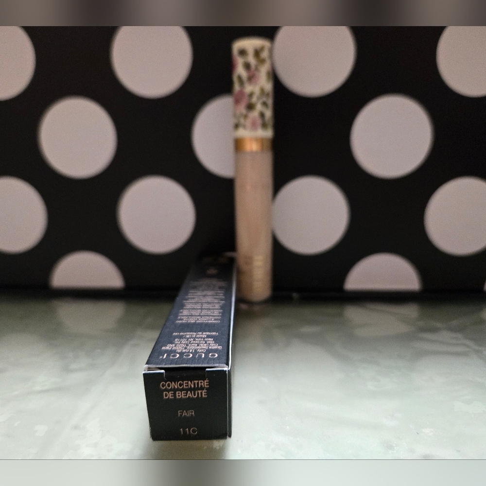 ✨️Gucci Concealer✨️ - Picture 3 of 4
